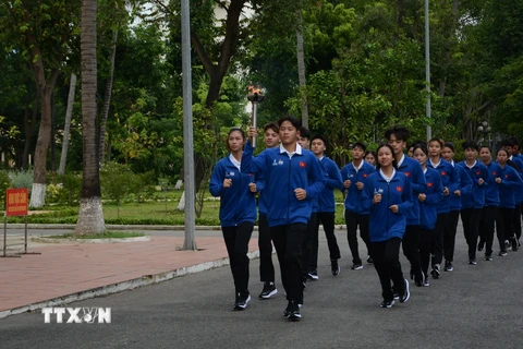 Đoàn VĐV rước đuốc xuất phát từ Bảo tàng Hồ Chí Minh chi nhánh Quân khu 5 (thành phố Đà Nẵng). (Ảnh: Văn Dũng/TTXVN)