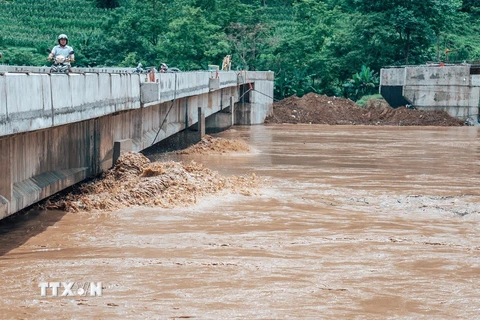 Mưa lớn khiến mực nước sông Gâm đoạn qua huyện Bảo Lâm tiếp tục dâng cao. (Ảnh: Bảo Chung/TTXVN phát)