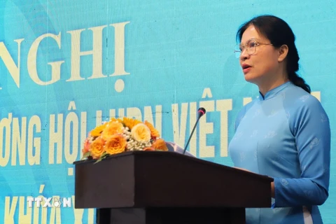 Bà Hà Thị Nga, Chủ tịch Hội Liên hiệp Phụ nữ Việt Nam, phát biểu tại Hội nghị. (Ảnh: Thu Hương/TTXVN)