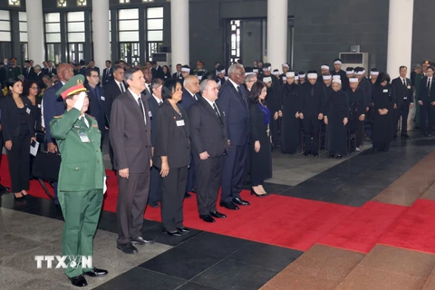 Đoàn Cộng hòa Cuba do đồng chí Esteban Lazo Hernández, Ủy viên Bộ Chính trị, Chủ tịch Quốc hội Chính quyền nhân dân Cuba làm Trưởng đoàn, viếng Tổng Bí thư Nguyễn Phú Trọng. (Ảnh: TTXVN)