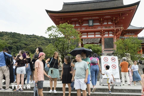 Khách du lịch tại Kyoto, Nhật Bản. (Ảnh: Kyodo/TTXVN)