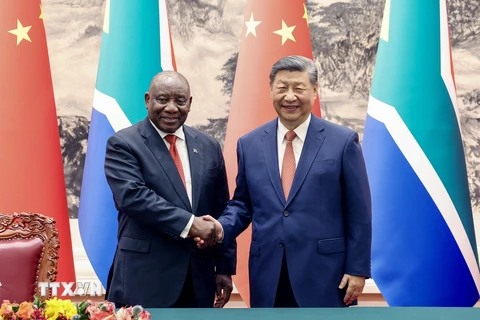 Chủ tịch Trung Quốc Tập Cận Bình (phải) và Tổng thống Nam Phi Cyril Ramaphosa tại cuộc hội đàm ở Bắc Kinh ngày 2/9/2024. (Ảnh: THX/TTXVN)