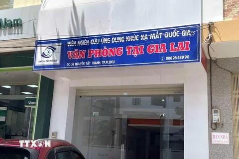 Trụ sở với bảng hiệu sai chính tả của Viện nghiên cứu ứng dụng khúc xạ mắt quốc gia - Văn phòng tại Gia Lai. (Ảnh: Quang Thái/TTXVN)