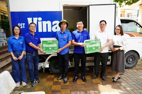 Vinamilk ưu tiên hỗ trợ sản phẩm dinh dưỡng cho các em học sinh. Tiếp nối, công ty cũng đang thực hiện thêm chương trình "Vượt thiên tai - Tiếp bước tương lai" cùng với Trung ương Đoàn TNCS Hồ Chí Minh. Dự kiến, có thêm 3 tỷ đồng giá trị sản phẩm dinh dưỡng được ủng hộ bởi cộng đồng và cán bộ công nhân viên Vinamilk; và đối ứng thêm 3 tỷ đồng sản phẩm từ Vinamilk đóng góp thêm. Tất cả tiếp tục được trao cho trẻ em, sinh viên có hoàn cảnh khó khăn trên địa bàn các tỉnh bị ảnh hưởng bão lũ.