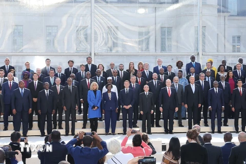 Tổng Bí thư, Chủ tịch nước Tô Lâm, Tổng thống Cộng hòa Pháp Emmanuel Macron và Trưởng đoàn các nước Pháp ngữ chụp ảnh chung. (Ảnh: Trí Dũng/TTXVN)