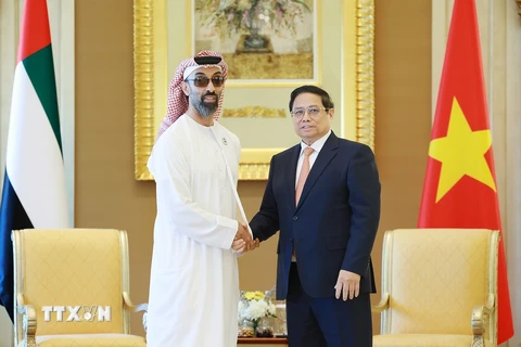 Thủ tướng Phạm Minh Chính tiếp Cố vấn an ninh quốc gia, Phó Toàn quyền Abu Dhabi Sheikh Tahnoon Bin Zayed Al Nahyan. (Ảnh: Dương Giang/TTXVN)