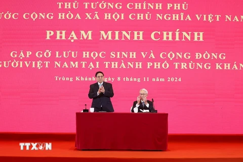 Thủ tướng Phạm Minh Chính tại cuộc gặp lưu học sinh và cộng đồng người Việt Nam tại thành phố Trùng Khánh, Trung Quốc. (Ảnh: Dương Giang/TTXVN)