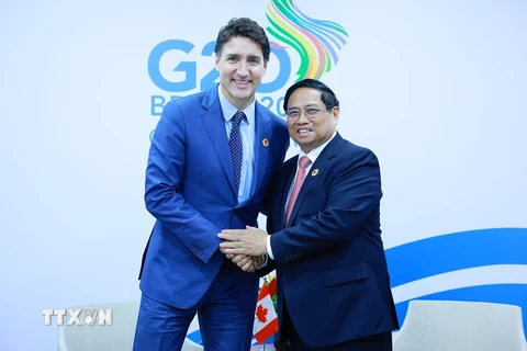 Thủ tướng Phạm Minh Chính gặp Thủ tướng Canada Justin Trudeau. (Ảnh: Dương Giang/TTXVN)