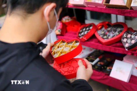 Chocolate là món quà truyền thống không thể thiếu trong ngày Valentine. (Ảnh: Tuấn Đức/TTXVN)