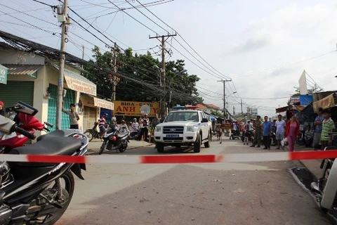Cảnh sát phong tỏa đường An Dương Vương để khám nghiệm hiện trường. (Nguồn:VnExpress)