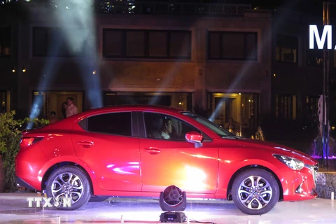 Xe Mazda2 thế hệ mới tại buổi lễ ra mắt. (Ảnh: Nguyễn Sơn/TTXVN)