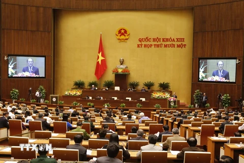 Chủ tịch Quốc hội Nguyễn Sinh Hùng trình bày dự thảo Báo cáo công tác nhiệm kỳ khóa XIII của Quốc hội. (Ảnh: An Đăng/TTXVN)