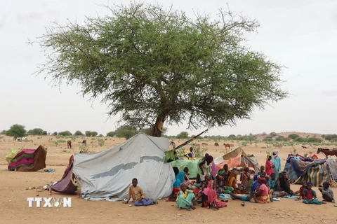 Người tị nạn Sudan tại Koufroun, gần Echbara, CH Chad. (Ảnh: AFP/TTXVN)