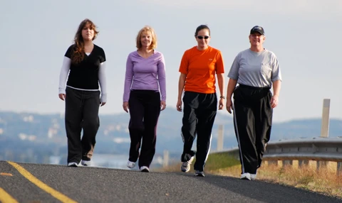 Đi bộ theo nhóm - "bài thuốc" tăng cường sức khỏe hiệu quả