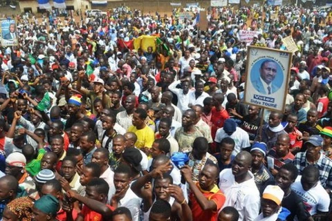 Bạo lực bùng phát trong biểu tình tại ngoại ô thủ đô Guinea