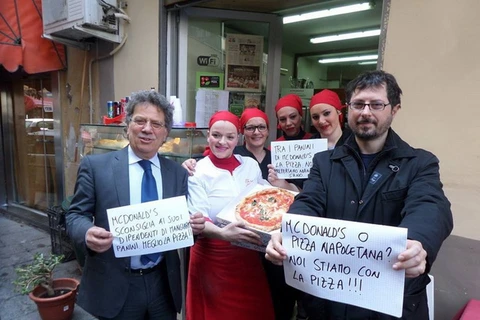 McDonald's chê pizza Napoli, Quốc hội Italy "sôi sùng sục"