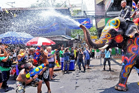 Thái Lan thu gần 2 tỷ USD từ Tết Té nước cổ truyền Songkran 
