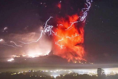 Núi lửa Calbuco ở miền Nam Chile tiếp tục hoạt động mạnh