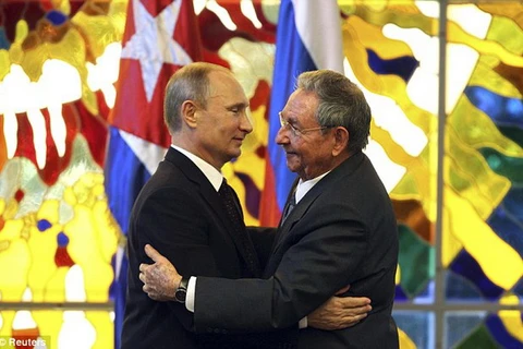 Tổng thống Nga Vladimir Putin tiếp Chủ tịch Cuba Raul Castro