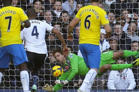 Krul tỏa sáng giúp Newcastle đánh bại Tottenham