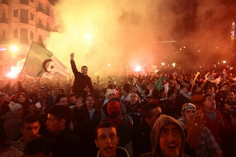 Hơn 250 người thương vong trong lễ ăn mừng của tuyển Algeria