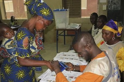 Người dân Mali đi bỏ phiếu hôm 24/11 vừa qua. (Nguồn: Reuters)