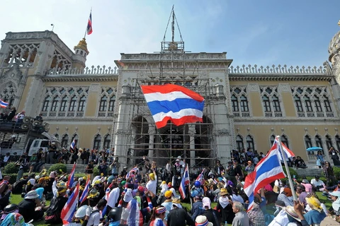 Video người biểu tình chiếm tòa nhà chính phủ Thái
