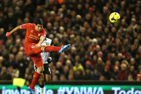 Video Suarez lập poker, Liverpool vùi dập Norwich