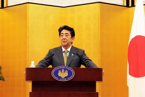 Thủ tướng Nhật Bản Shinzo Abe trả lời các phóng viên ASEAN. (Ảnh: Hữu Thắng/Vietnam+)