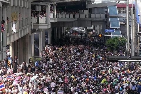 Người biểu tình Thái chặn ứng cử viên đăng ký tranh cử