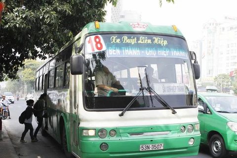 Tăng 400 chuyến xe buýt phục vụ ngày Tết Dương lịch
