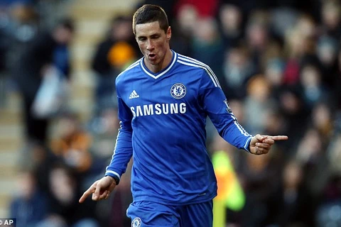 Torres lập công, Chelsea chiếm ngôi đầu của Arsenal