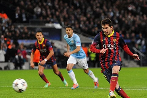 Lionel Messi lập công giúp Barca đặt một chân vào tứ kết