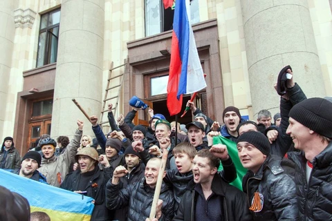 Lực lượng thân Nga chiếm lại tòa nhà chính quyền ở Donetsk