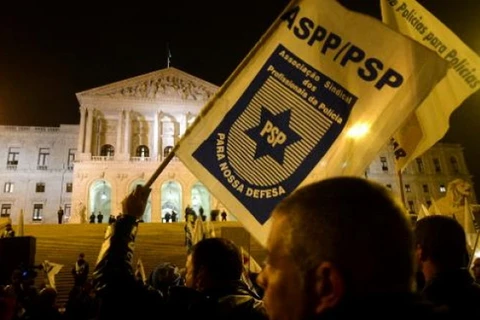 Cảnh sát Bồ Đào Nha biểu tình phản đối cắt giảm lương