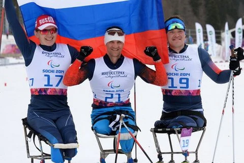 Ba vận động viên giành huy chương nội dung trượt tuyết 15km, gồm Roman Pyetushkov, Irek Zaripov và Aleksandr Davidovich. (Nguồn: RIA Novosti)