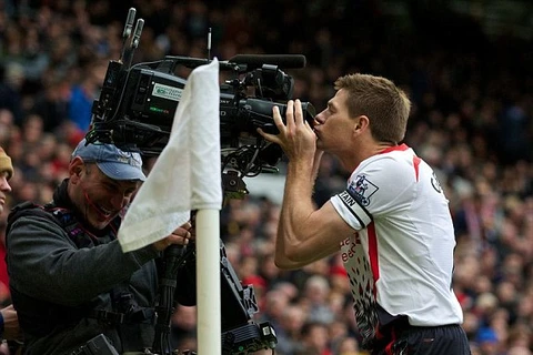 Video Gerrard lập cú đúp trên chấm 11m vào lưới M.U