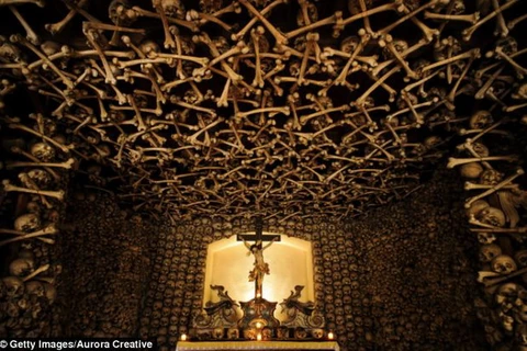 Nhà thờ cổ kính ở Ba Lan xây dựng bằng xương người