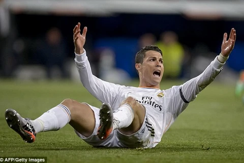 Cristiano Ronaldo: Chúng tôi đã phải chống lại 12 người