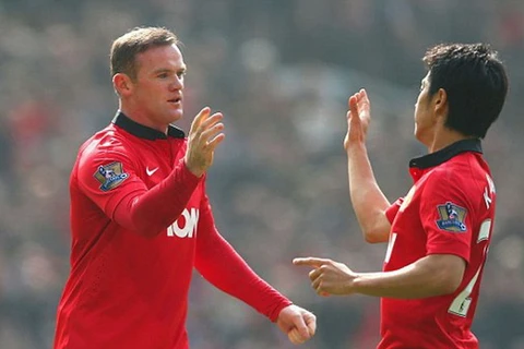 Rooney cứu M.U khi CĐV chạy băng rôn "đuổi Moyes"