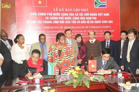 Ký kết hợp tác bảo vệ Đa dạng sinh học giữa Việt Nam và Nam Phi. (Nguồn: TTXVN)