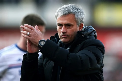 Jose Mourinho bi quan sau trận thua mất mặt của Chelsea