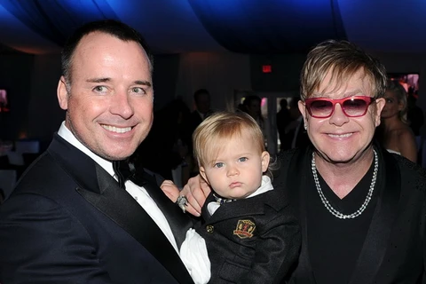 Elton John kết hôn với người bạn đời đồng tính lâu năm