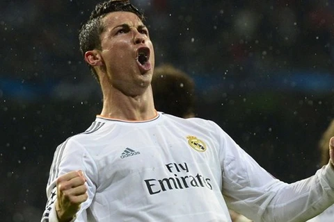 Ronaldo phá kỷ lục, Real đặt một chân vào vòng bán kết