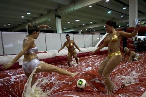 World Cup ở Brazil: Xem bóng đá không quên tình dục!