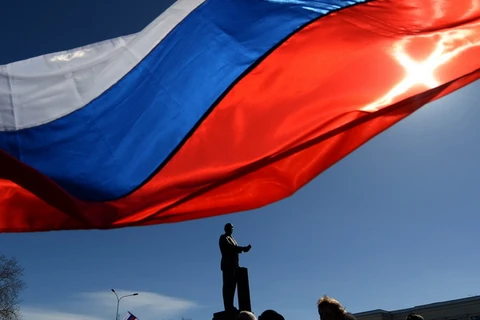 Người dân Crimea tập trung tại Quảng trường Lenin của thành phố Simferopol ngày 17/3. (Nguồn: AFP/TTXVN)