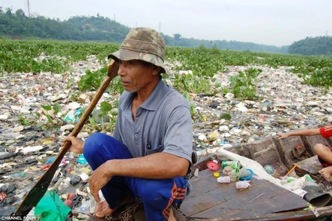 Cận cảnh dòng sông bẩn nhất thế giới ở Indonesia
