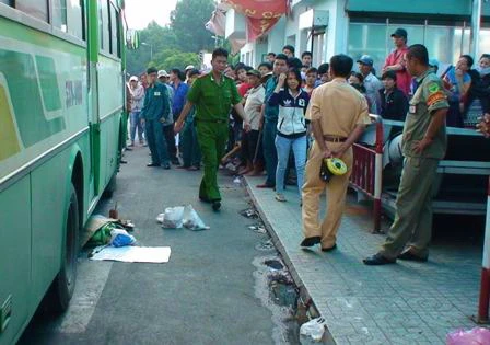Thanh Hóa: Xe buýt gây tai nạn làm hai người tử vong