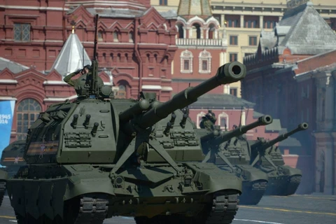Dàn vũ khí hiện đại của Nga diễu qua Quảng trường Đỏ