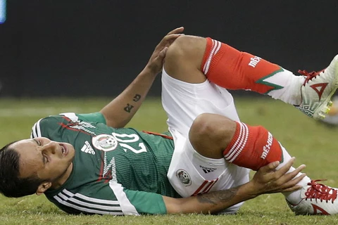 [Video] Cận cảnh "chấn thương kinh hoàng" của tuyển thủ Mexico